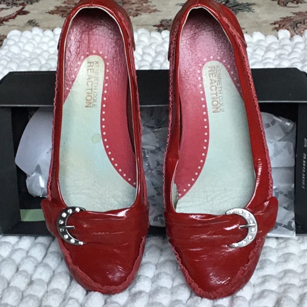 Kenneth Cole Reaction size 8 red shoe